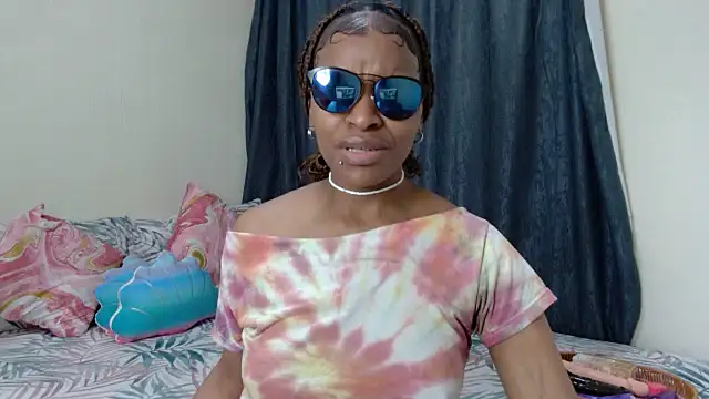 Snapshot of fifiqueen25 chatting on March 21, 2026, 7:09 am fifiqueen25 online show from March 21, 2026, 7:09 am