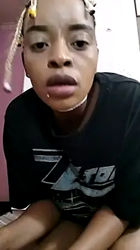 Snapshot of fifiqueen25 chatting on December 21, 2025, 10:39 am fifiqueen25 online show from December 21, 2025, 10:39 am