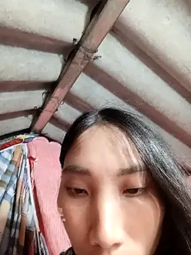 -Kem-01 online show from November 3, 2025, 1:04 pm