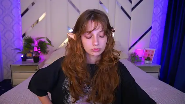 CuteeFoxy online show from October 30, 2025, 3:53 pm