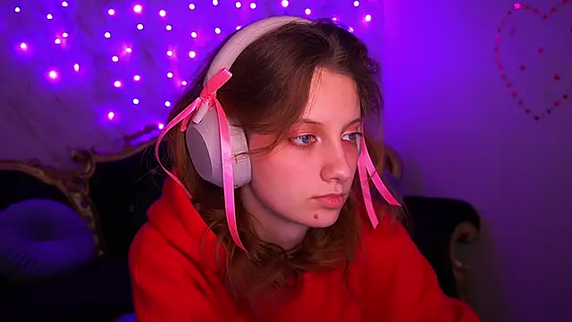 CuteeFoxy online show from February 21, 2026, 2:19 pm