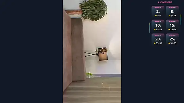 StephnieRecuparo online show from December 21, 2025, 1:35 pm