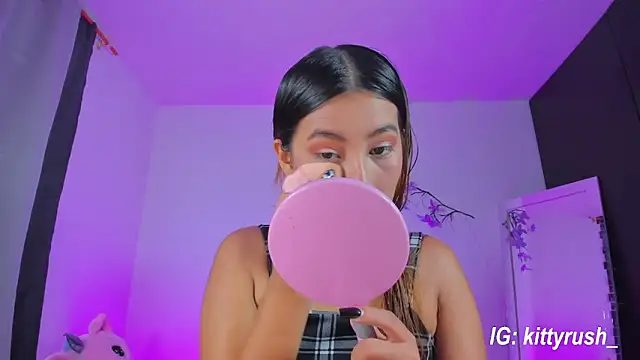 Snapshot of kittyrush_ chatting on February 19, 2026, 10:40 pm kittyrush online show from February 19, 2026, 10:40 pm