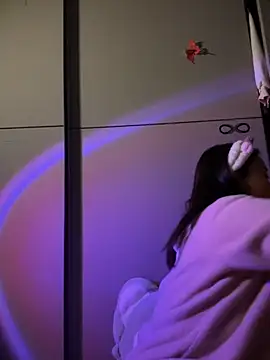 Snapshot of noe-00 chatting on October 31, 2025, 2:57 pm noe-00 online show from October 31, 2025, 2:57 pm