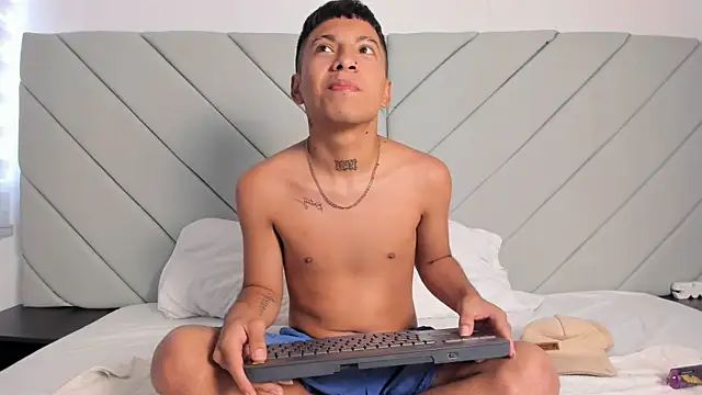 Snapshot of little_kris1 chatting on November 8, 2025, 12:20 pm little kris1 online show from November 8, 2025, 12:20 pm