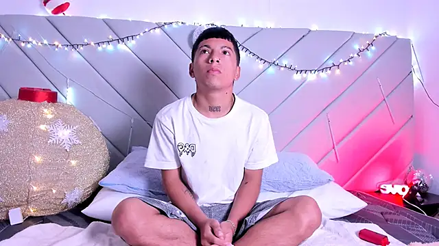 Snapshot of little_kris1 chatting on December 5, 2025, 12:04 pm little kris1 online show from December 5, 2025, 12:04 pm