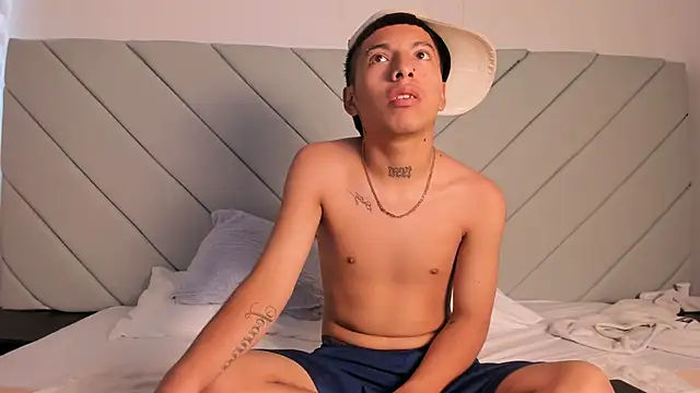 Snapshot of little_kris1 chatting on October 23, 2025, 12:37 pm little kris1 online show from October 23, 2025, 12:37 pm