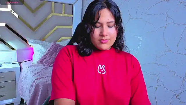 luna jonezz online show from November 13, 2025, 11:36 am