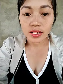 Snapshot of Hani-i chatting on November 28, 2025, 6:24 am Hani-i online show from November 28, 2025, 6:24 am