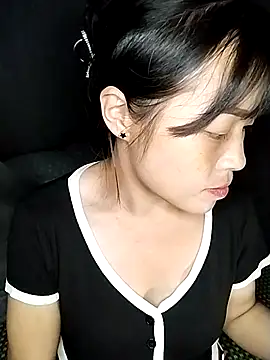 Snapshot of Hani-i chatting on October 22, 2025, 8:03 am Hani-i online show from October 22, 2025, 8:03 am