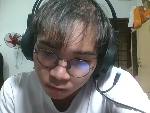kave2033 online show from November 14, 2025, 3:37 pm