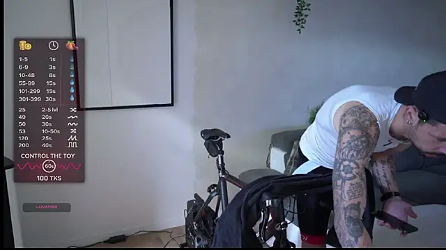 monsieurguitsxxx online show from February 27, 2026, 12:38 pm