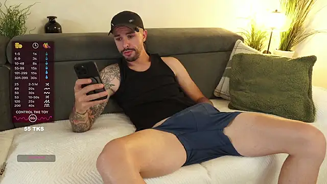 Snapshot of monsieurguitsxxx chatting on June 3, 2026, 2:33 pm monsieurguitsxxx online show from June 3, 2026, 2:33 pm