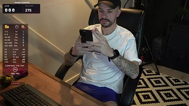 monsieurguitsxxx online show from February 11, 2026, 4:29 pm