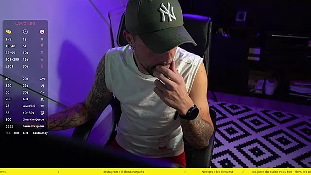 monsieurguitsxxx online show from November 5, 2025, 7:28 pm