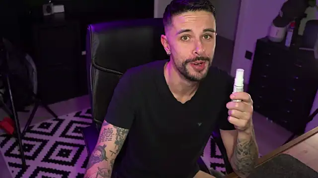 monsieurguitsxxx online show from January 6, 2026, 5:17 pm