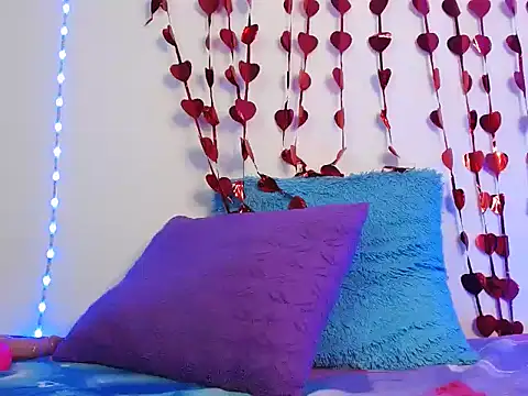 Snapshot of Isaa_Foxx_ chatting on October 29, 2025, 4:44 am Isaa Foxx  online show from October 29, 2025, 4:44 am