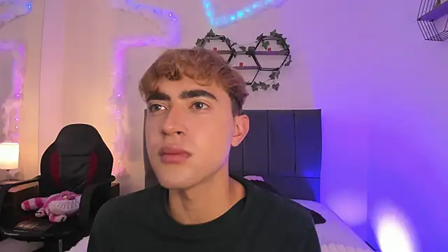 JustinCastiblanco online show from December 4, 2025, 11:31 am