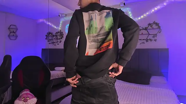 JustinCastiblanco online show from November 15, 2025, 11:36 am