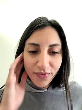 itsmiasofia online show from October 14, 2025, 5:13 pm