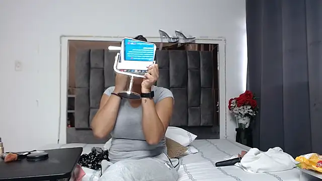 Salmma Milf online show from April 1, 2026, 11:44 am