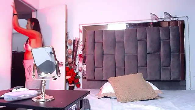 Snapshot of Salmma_Milf chatting on February 25, 2026, 11:54 am Salmma Milf online show from February 25, 2026, 11:54 am