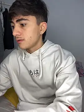 Myke hotxxx online show from November 17, 2025, 3:32 am