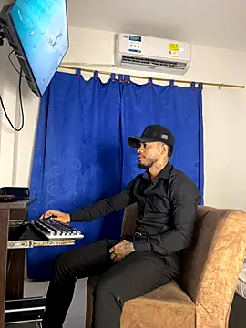 Kylian Alessandro online show from December 15, 2025, 10:48 pm