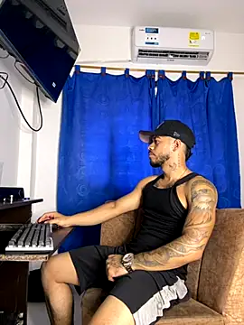 Kylian Alessandro online show from November 15, 2025, 7:07 pm