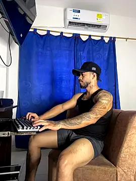 Kylian Alessandro online show from December 17, 2025, 5:07 pm