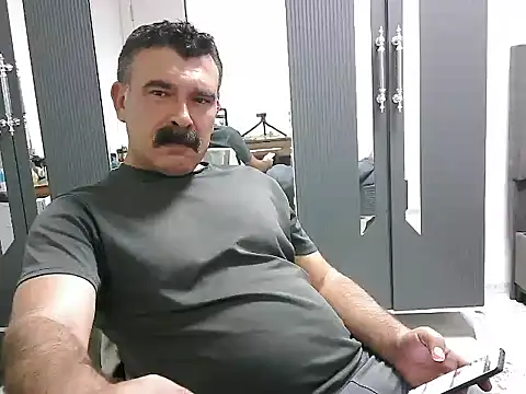 Snapshot of meroglu45 chatting on October 15, 2025, 6:05 pm meroglu45 online show from October 15, 2025, 6:05 pm