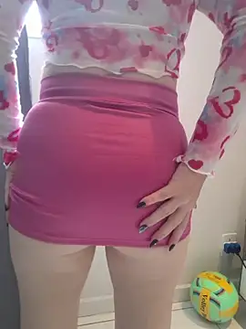 Snapshot of PorcelainDoll1 chatting on February 10, 2026, 1:32 pm PorcelainDoll1 online show from February 10, 2026, 1:32 pm