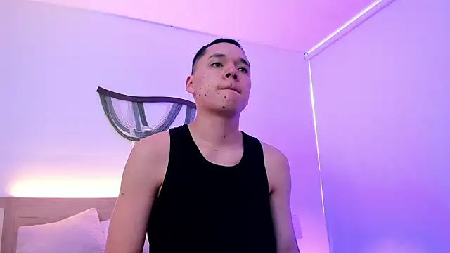 AnnieAndLeandro online show from December 18, 2025, 8:23 pm