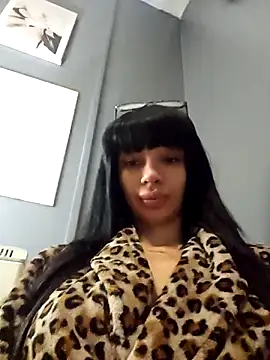 LucyMiax online show from February 8, 2026, 8:56 am