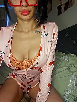 LucyMiax online show from January 15, 2026, 11:02 am