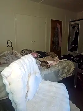 LucyMiax online show from December 22, 2025, 12:44 am