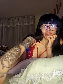 LucyMiax online show from November 6, 2025, 12:47 am