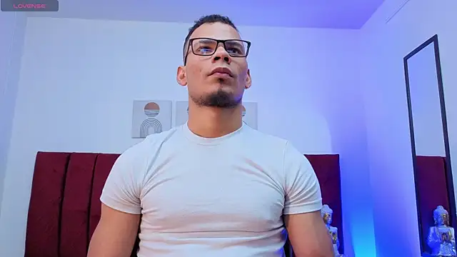 Snapshot of DaamonSlader_ chatting on November 4, 2025, 8:45 pm DaamonSlader online show from November 4, 2025, 8:45 pm