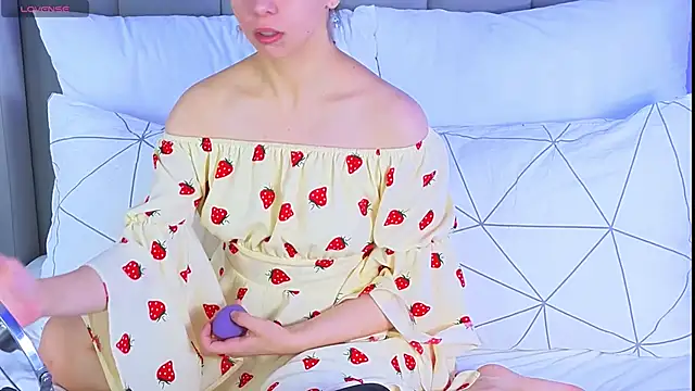 Snapshot of Ya_Siro chatting on October 18, 2025, 7:10 am Ya Siro online show from October 18, 2025, 7:10 am