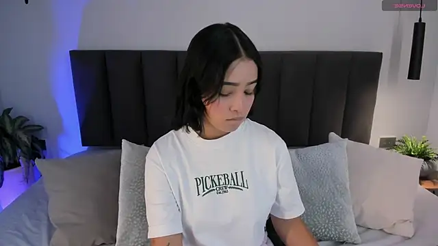 AilanaCortes online show from December 19, 2025, 11:56 am