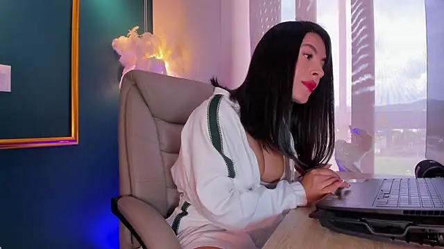 Rashel Frost  online show from June 12, 2026, 7:44 pm