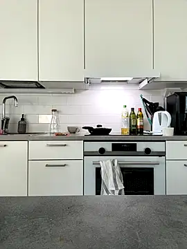 cute cake online show from October 17, 2025, 6:39 am