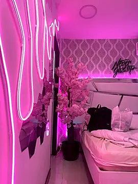 DevoraCarther online show from October 23, 2025, 11:53 am