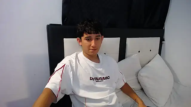 Snapshot of Dravith_Valery chatting on February 16, 2026, 4:00 am Dravith Valery online show from February 16, 2026, 4:00 am