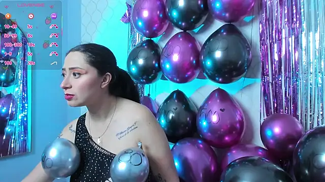 Snapshot of JuliethCruz_ chatting on February 14, 2026, 8:58 am JuliethCruz online show from February 14, 2026, 8:58 am