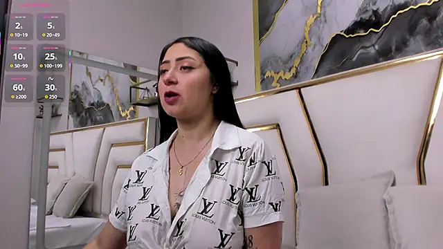 Snapshot of JuliethCruz_ chatting on October 25, 2025, 5:46 pm JuliethCruz online show from October 25, 2025, 5:46 pm