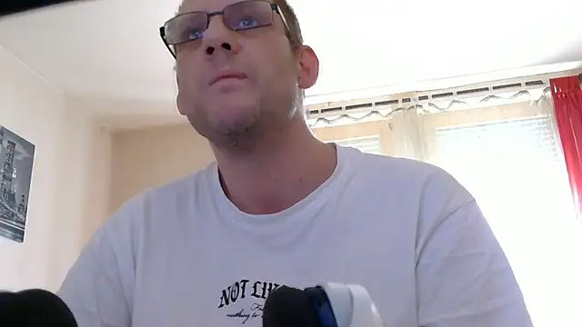 Snapshot of bull419M chatting on October 17, 2025, 9:34 am bull419M online show from October 17, 2025, 9:34 am