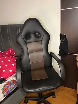 Snapshot of chucky_karla chatting on February 18, 2026, 5:27 am chucky karla online show from February 18, 2026, 5:27 am