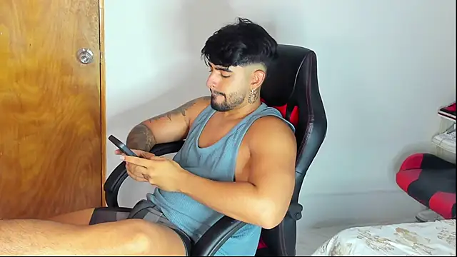 maximo black  online show from December 2, 2025, 2:01 am