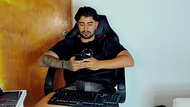 maximo black  online show from November 5, 2025, 12:58 am